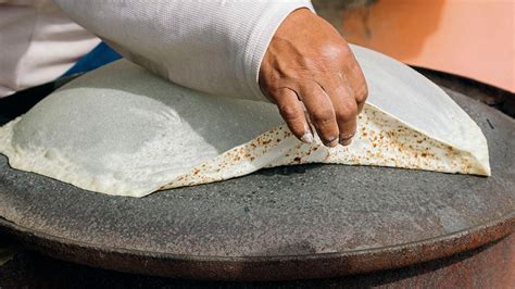 Comparación de tamaños de tortillas sobaqueras y tortillas de maíz