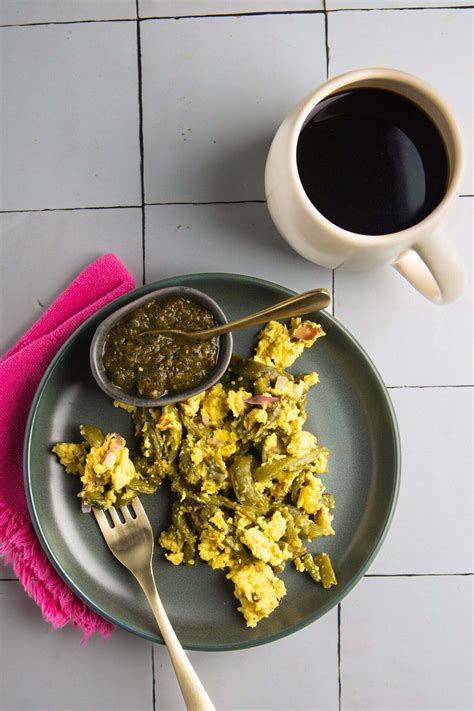 Nopales con huevos revueltos para el desayuno