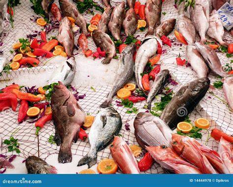 Variedad de pescados frescos en un mercado