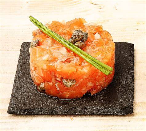 Cortes de salmón fresco para tartar