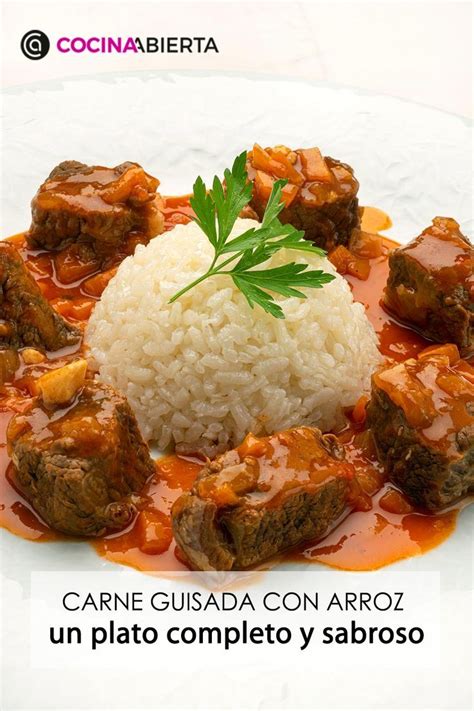 Plato de espaldilla guisada con patatas fritas y arroz blanco