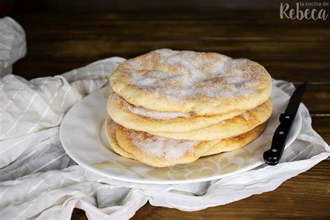 Tortas de manteca tradicionales con azúcar espolvoreado