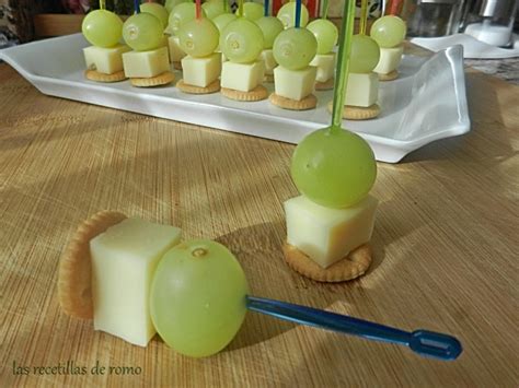 Ingredientes para aperitivo de queso y uvas