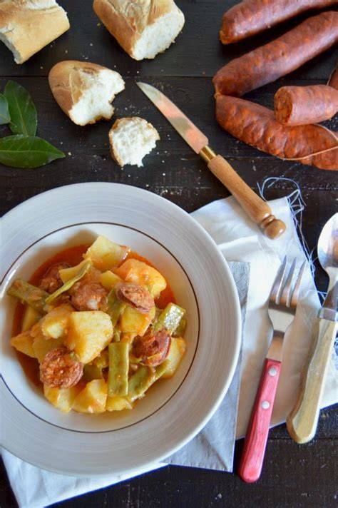 Ingredientes frescos para guiso de judías con chorizo