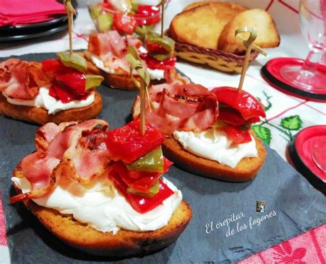 Tostas con pimientos confitados y queso