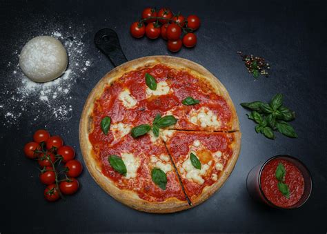 Pizza casera con ingredientes frescos