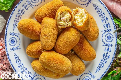 Croquetas de jamón york y queso recién hechas