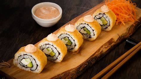 Salsas y acompañamientos para sushi empanizado