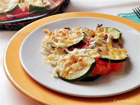 Pastel de calabacín y tomate con queso gratinado