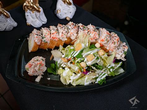 Sushi recién preparado listo para entrega a domicilio