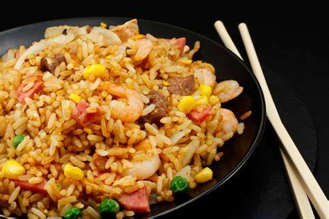 Ingredientes principales para el arroz frito latino