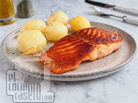 Salmón a la plancha con patatas cocidas