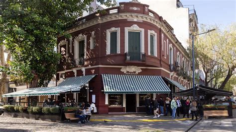 Fachada de la parrilla Don Julio en Palermo, Buenos Aires