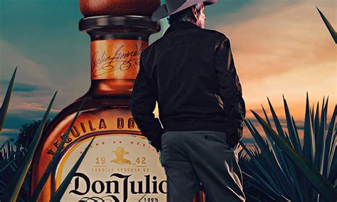 Clientes esperando en la vereda de Don Julio
