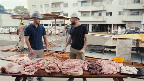Asado improvisado en obra de construcción