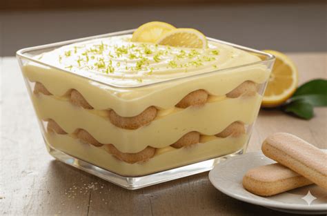 Postre de limón con vainillas en capas