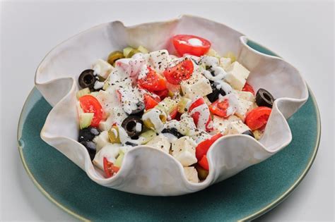 Ensalada con salsa de yogur griego