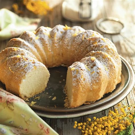 Bizcocho de harina de maíz con aceite de oliva en molde de corona