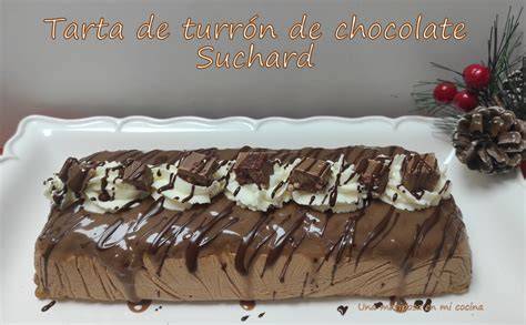 Bizcocho de turrón de chocolate Suchard listo para ser servido