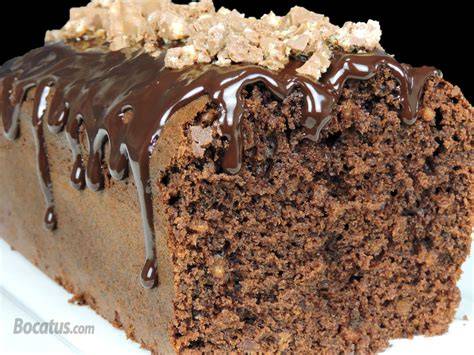 Bizcocho de turrón de chocolate Suchard decorado con ganache