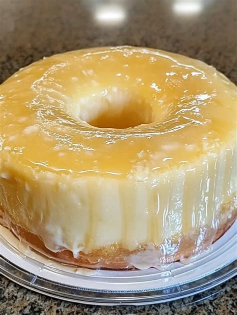 Bizcocho de queso crema recién horneado