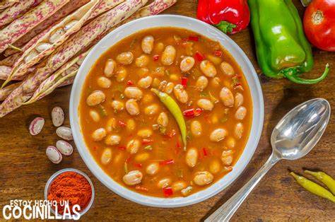Variedad de platos con pochas frescas