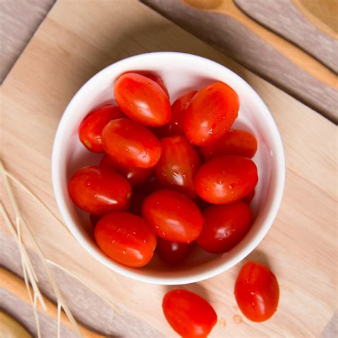 Tomates cherry frescos listos para la salsa