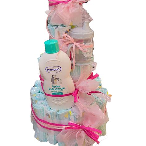 Tarta de pañales para niña con decoración en tonos rosas