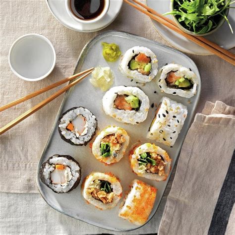 Makis variados incluyendo uno de anguila