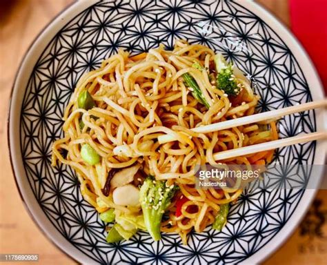 Edamame y yakisoba