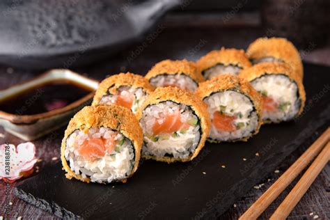 Sushi Hot Philadelphia recién frito