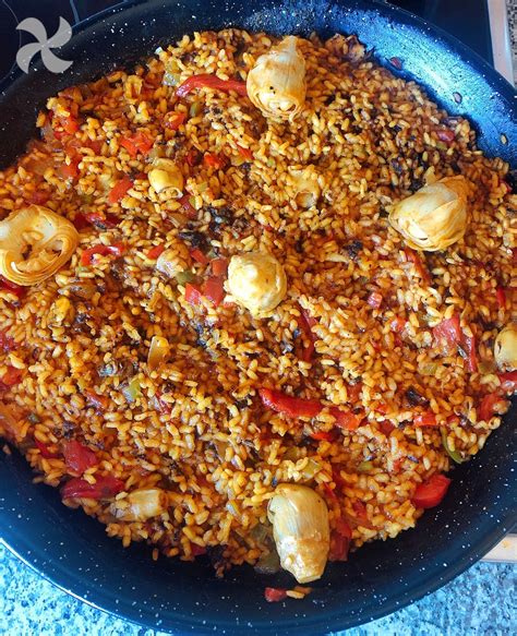 Arroz con chipirones en paella