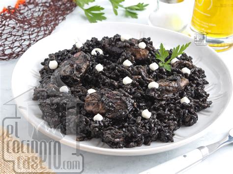 Arroz negro con chipirones y alioli