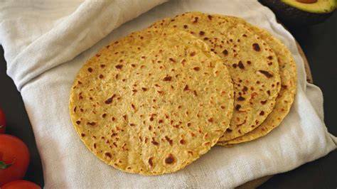 Ingredientes básicos para tortillas de plátano verde y huevo