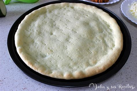 Masa de pizza sin gluten en proceso