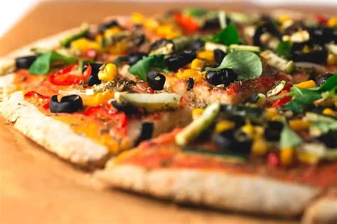 Pizza sin gluten con toppings