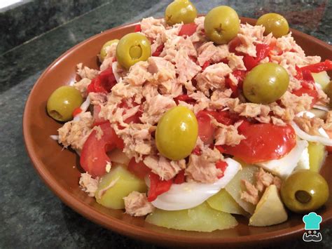 Ensalada de patata, atún y huevo