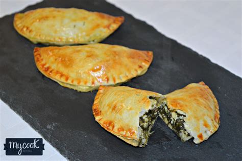 Empanadillas individuales de salmón y espinacas horneadas