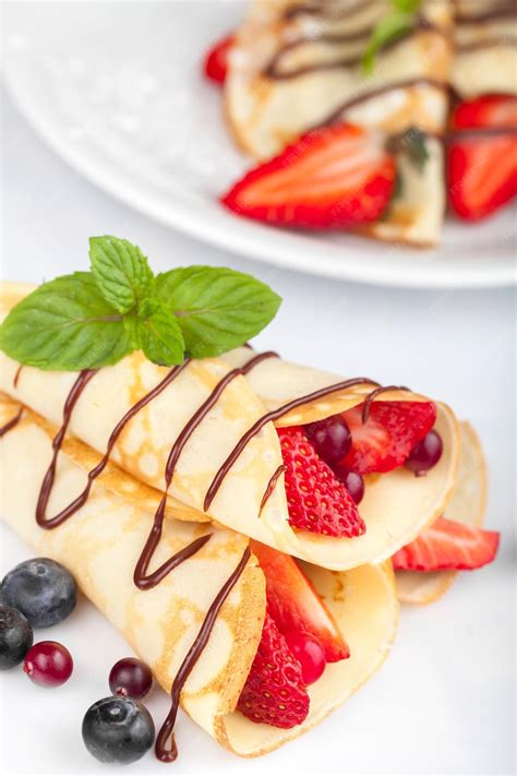 crepes de oreo con bayas y sirope
