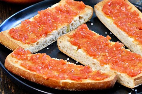 Evolución histórica del pan con tomate