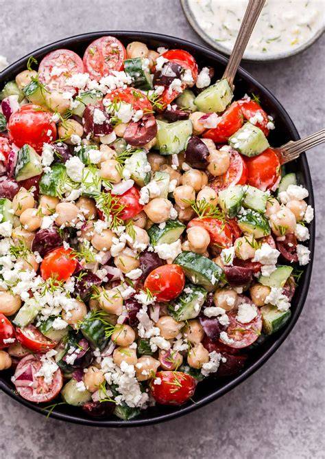 Ensalada con aderezo Tzatziki