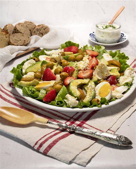 Ensalada marroquí con salsa de yogur