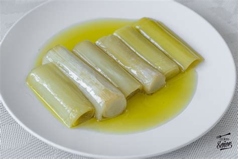 Puerros asándose en el horno