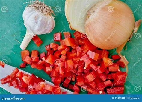 Cebolla y pimientos picados finamente