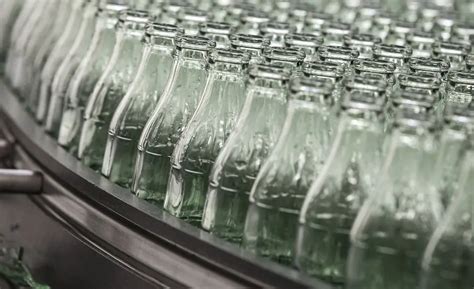 Proceso de reutilización de botellas de vidrio de Coca-Cola