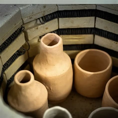 Horno precalentándose a la temperatura indicada para arcilla