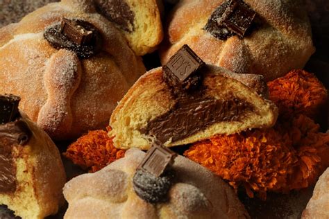 Técnica de formado de panecillos con relleno de chocolate