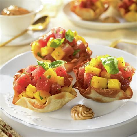 Tartar de atún y mango en cestitas de oblea