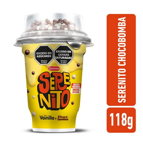 postre tipo serenito servido en frascos de vidrio