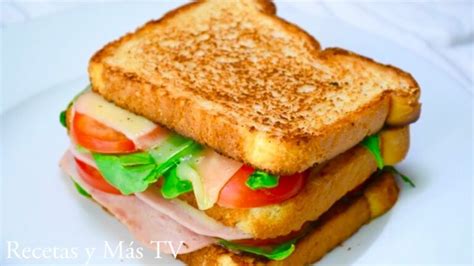 Ingredientes frescos para la preparación del sándwich